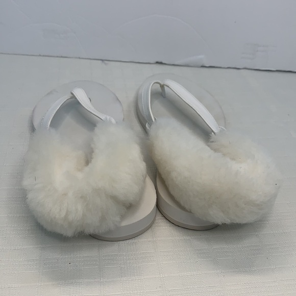 UGG LaaLaa Flat Sandal in white - Picture 3 of 8
